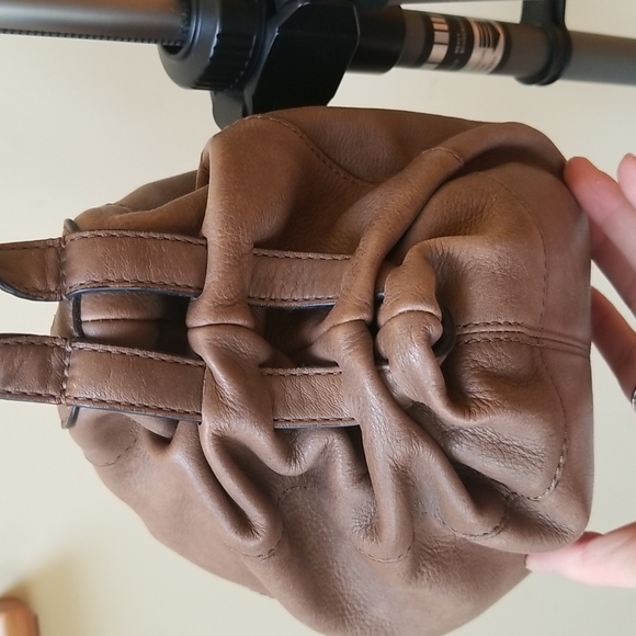 Banana Republic 100% Cow Leather Shoulder Crossbody Bag. - Picture 3 of 7